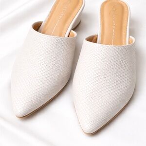 Elegant off-White Slip-On Mules